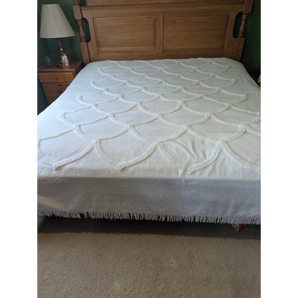 Vintage White Chenille Bedspread Scalloped Tufted Fringe King